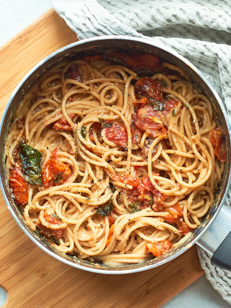 Creamy Vegan Tomato Spaghetti Carbonara